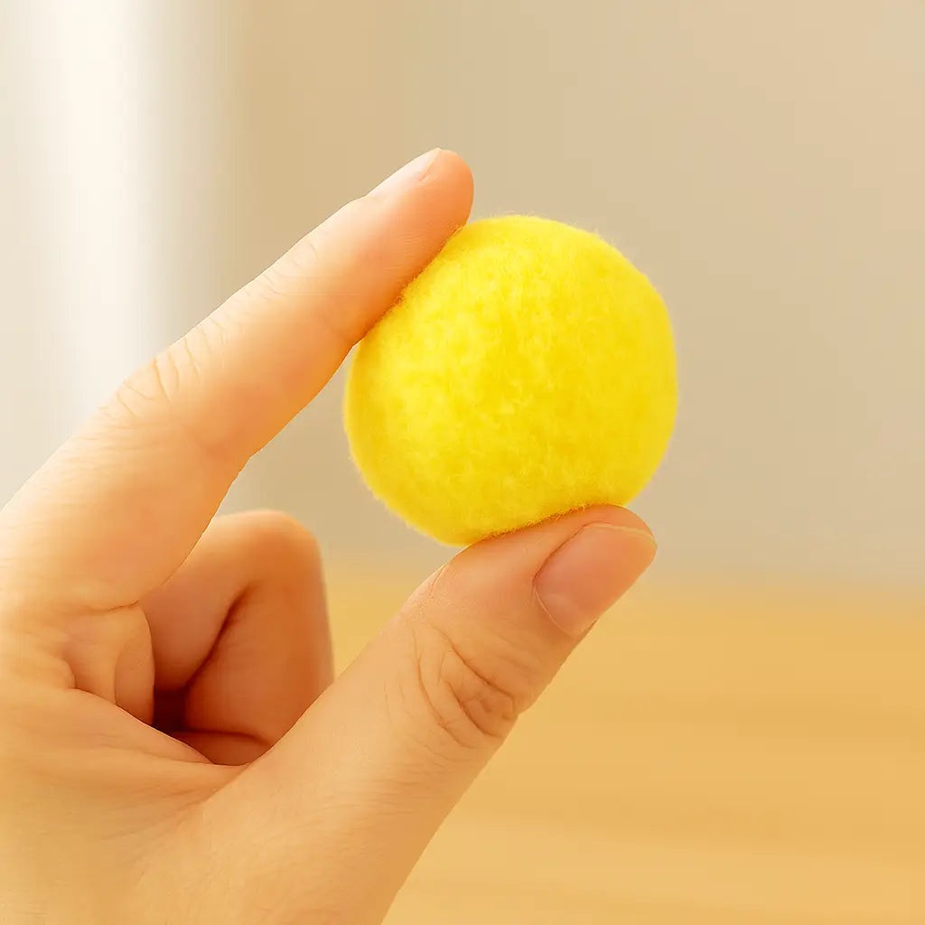 Katzenspielzeug | Interaktive Ballpistole mit 20 Plüschbällen