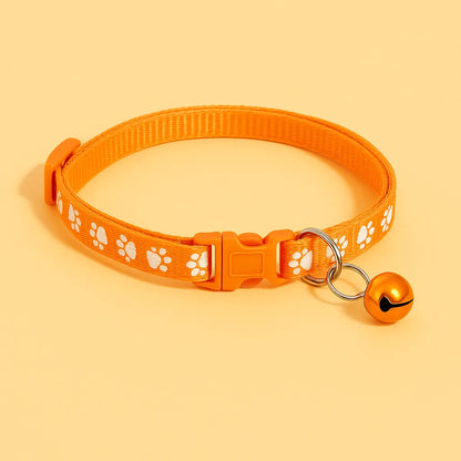 Verstellbares Katzenhalsband mit Glöckchen aus weichem Nylon – stylisch & sicher für Stubentiger