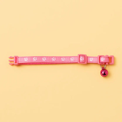 Verstellbares Katzenhalsband mit Glöckchen aus weichem Nylon – stylisch & sicher für Stubentiger