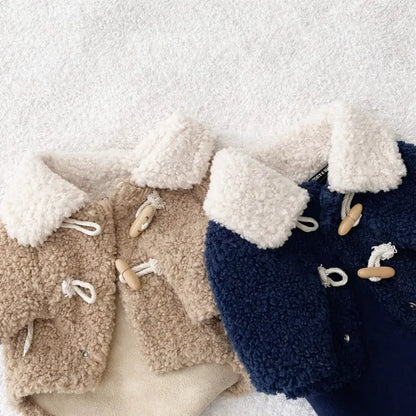 Warmer Fleece Hundemantel mit Hornknopf | Herbst & Winter