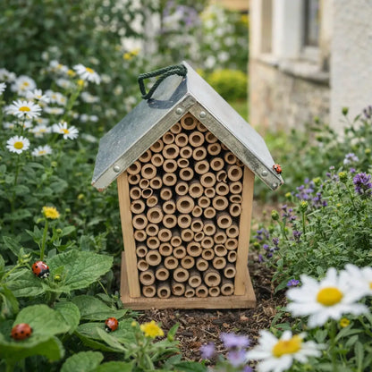 Insektenhotel aus Holz für Garten & Balkon | Nützlingshaus