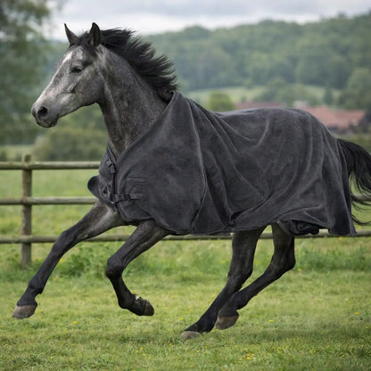 Pferdedecke Fleece | Wärmende & mückenschützende Abschwitzdecke