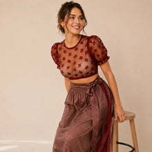 Dirndlbluse Damen Rot | Hochgeschlossen mit floraler Stickere