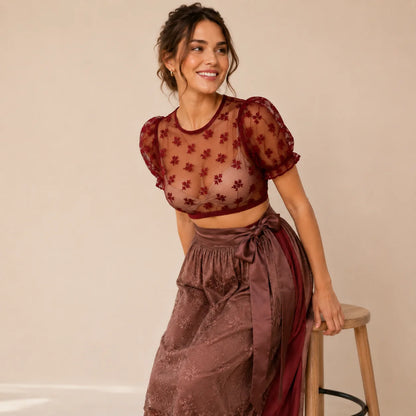 Dirndlbluse Damen Rot | Hochgeschlossen mit floraler Stickere