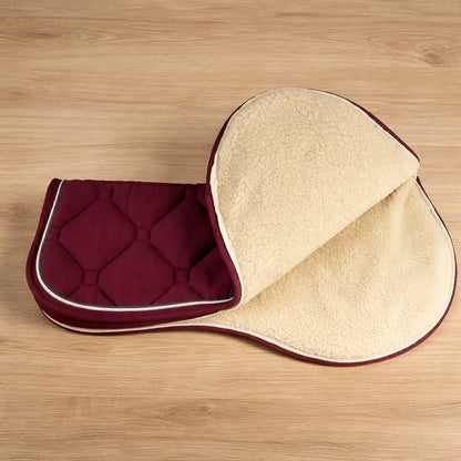 Stoßdämpfendes Pferd Sattelkissen mit Lammfell | Warm & Atmungsaktiv