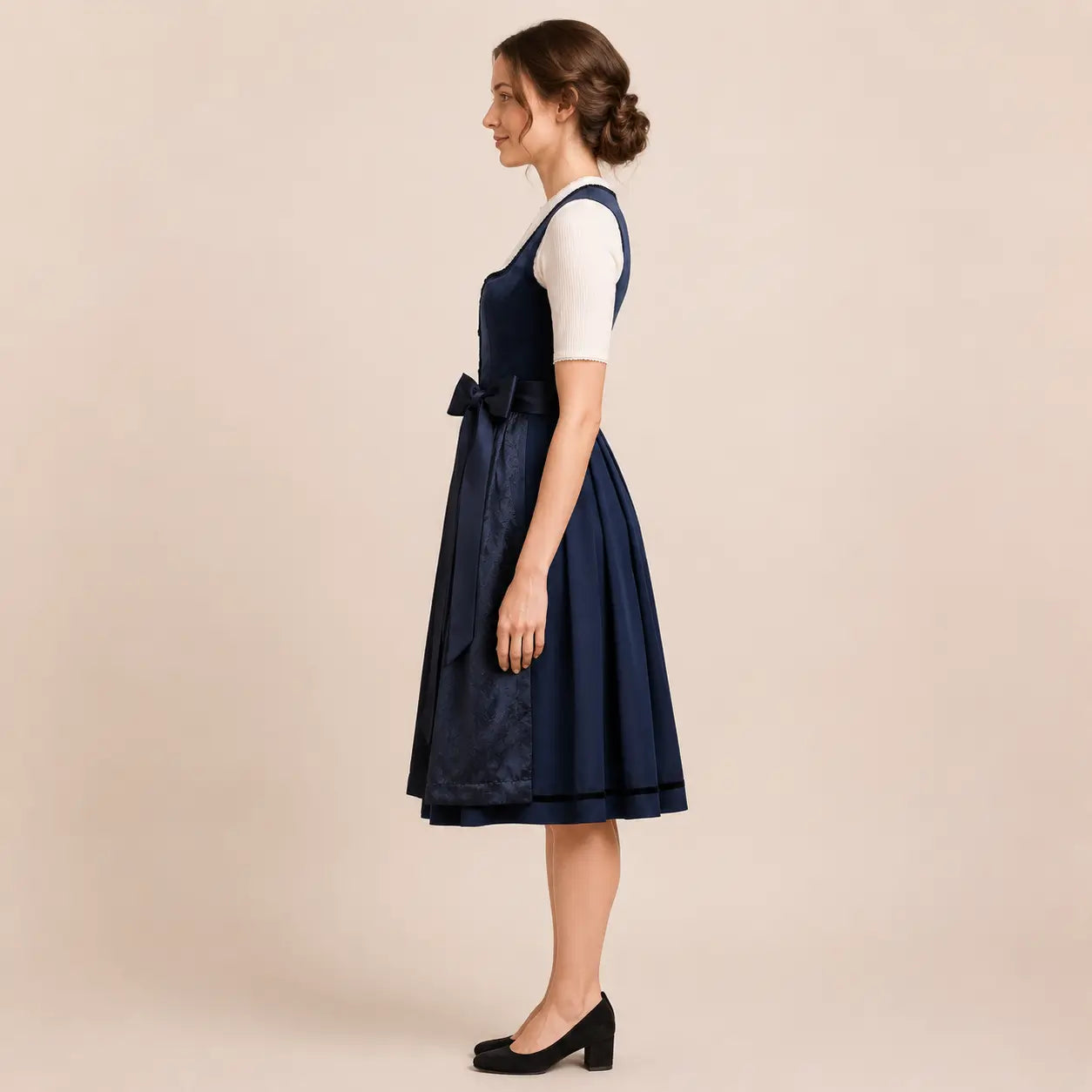 Samt-Trachtenkleid Seitenansicht
