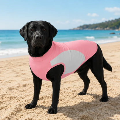 Hund mit hundekühlshirt 