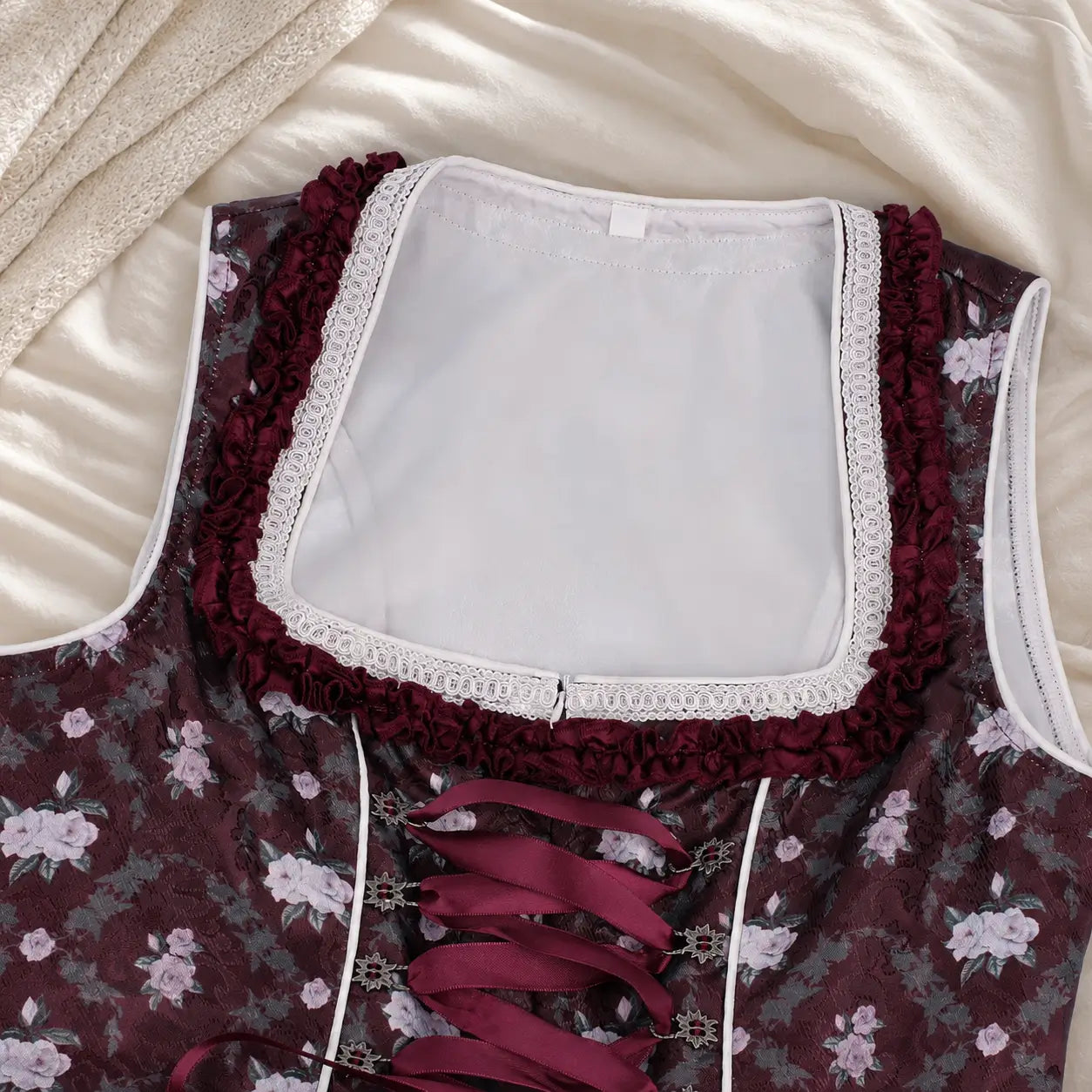Dirndl Damen Detailaufnahme 