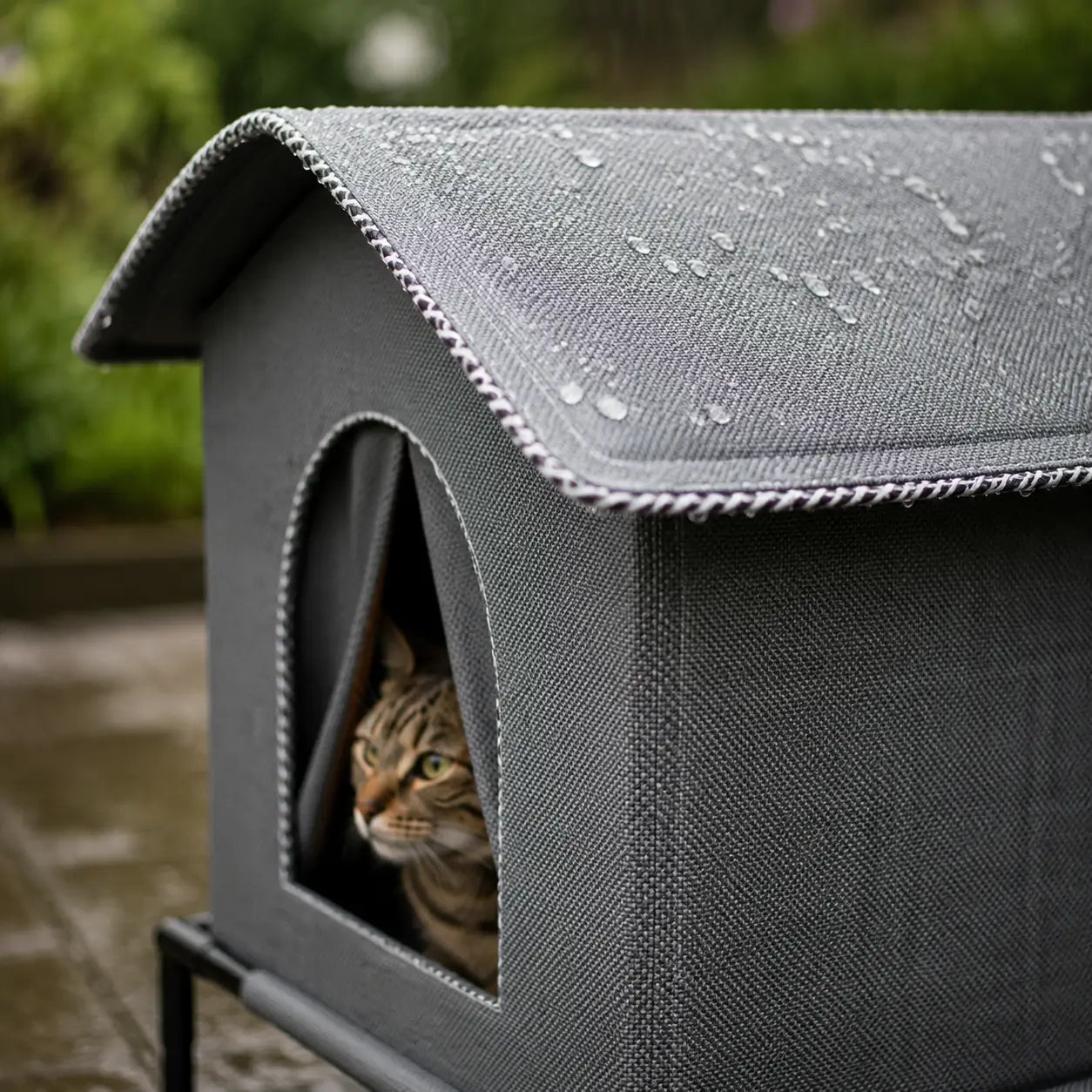 Wetterfestes Katzenhaus Lifestyle-Bild